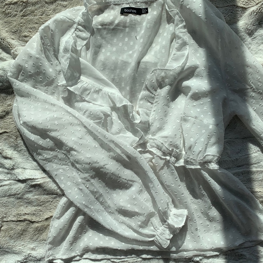 BOOHOO white blouse